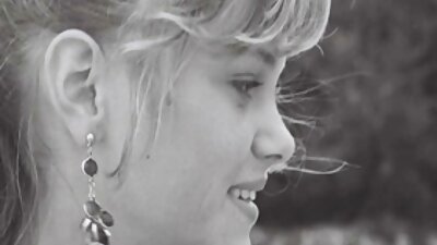 Хөгшин залуу араас нь тачаангуй өсвөр галзуу байна, зүгээр л тэр дуртай